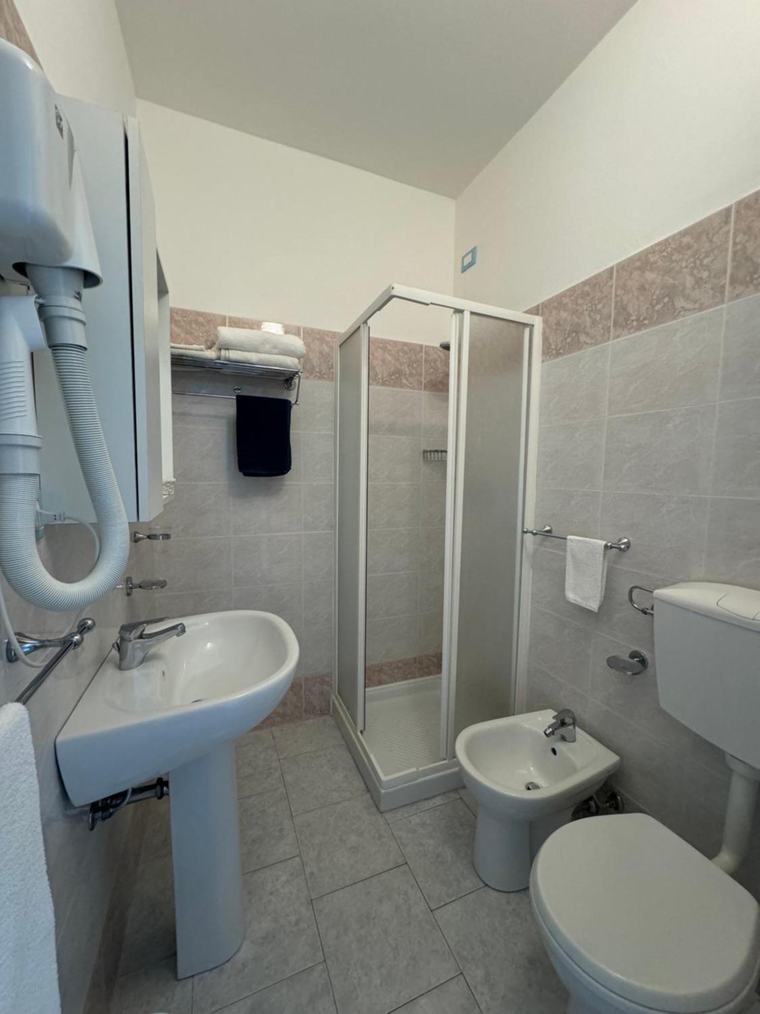 Hotel Bagno Stella Del Mare Marina Di Carrara Exterior photo