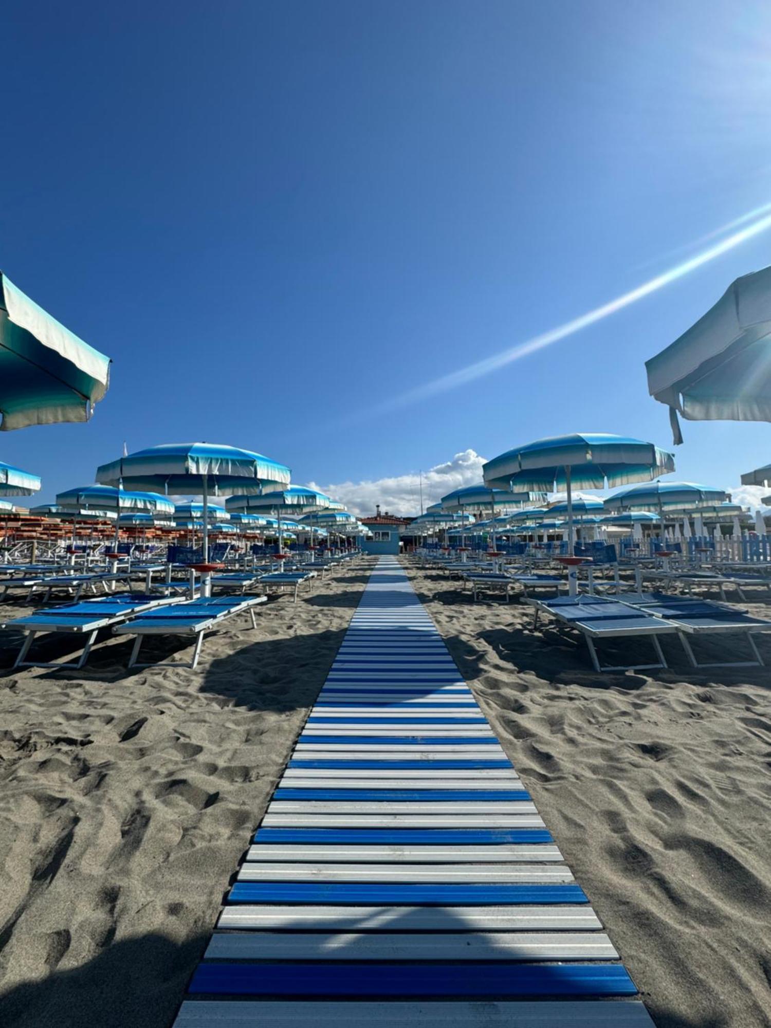 Hotel Bagno Stella Del Mare Marina Di Carrara Exterior photo